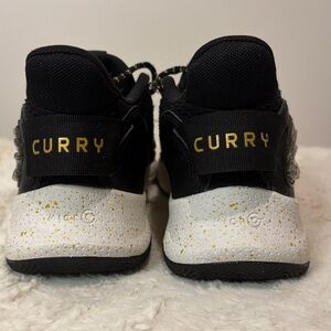 Under Armour GS Curry 3Z7 Basketball Sneakers Black Gold Youth Size 5.5